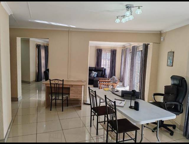 4 BEDROOM HOUSE FOR SALE IN BLOUBOSRAND